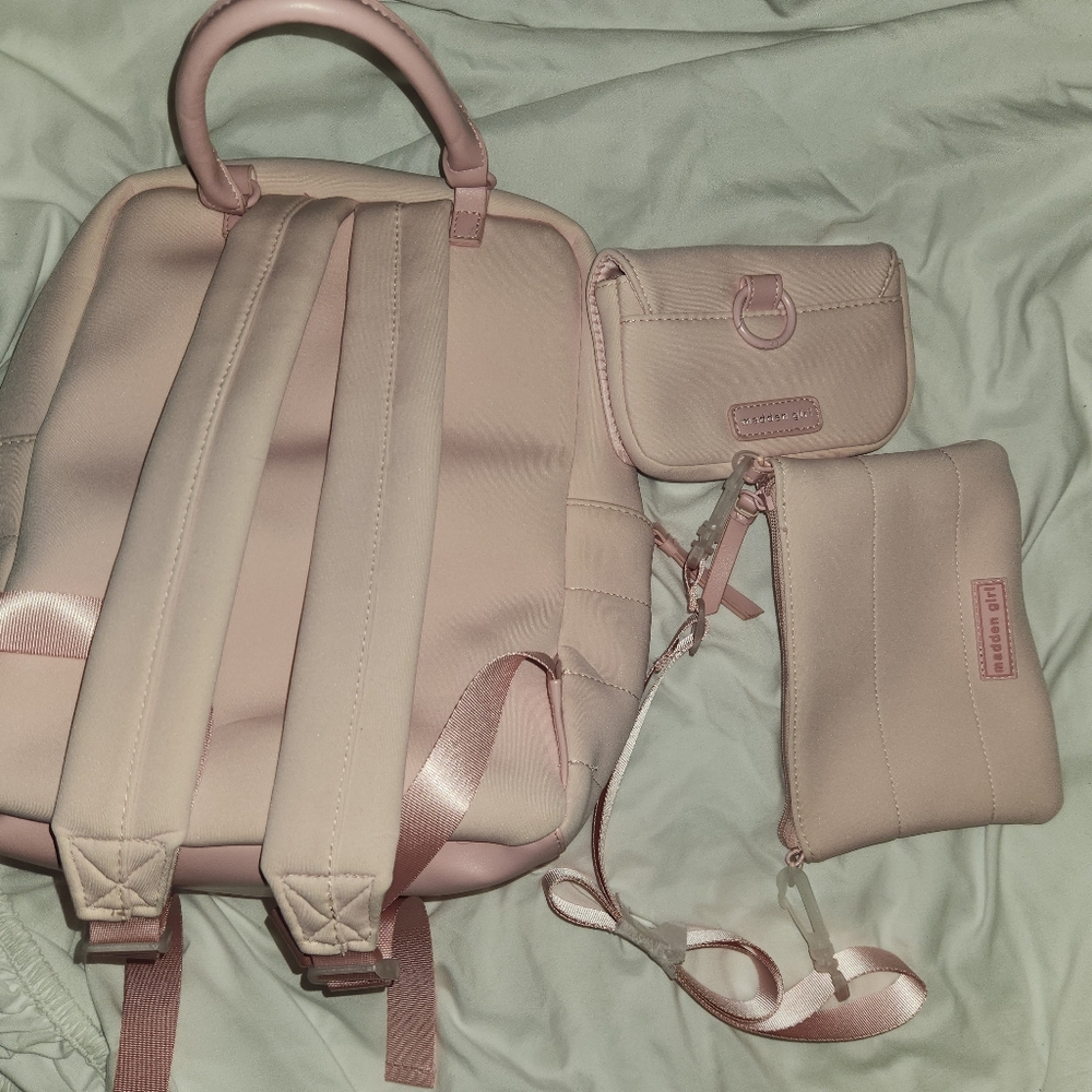 Pink backpack - Picture 3 of 9